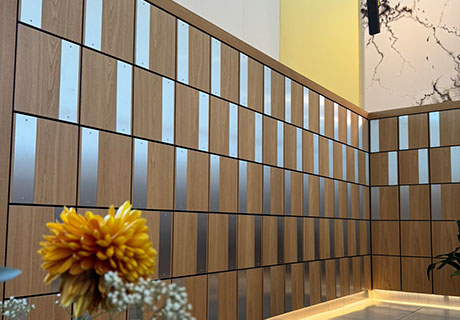 Foto Sitzbänke im Kolumbarium Foto Sitzbänke im Kolumbarium